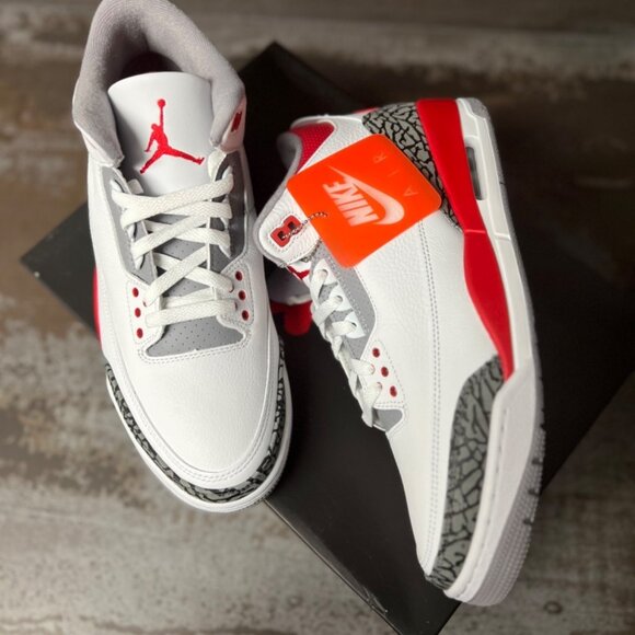 Jordan 3 Retro Fire Red (2022) Size 10.5- DN3707-160 - Picture 3 of 10